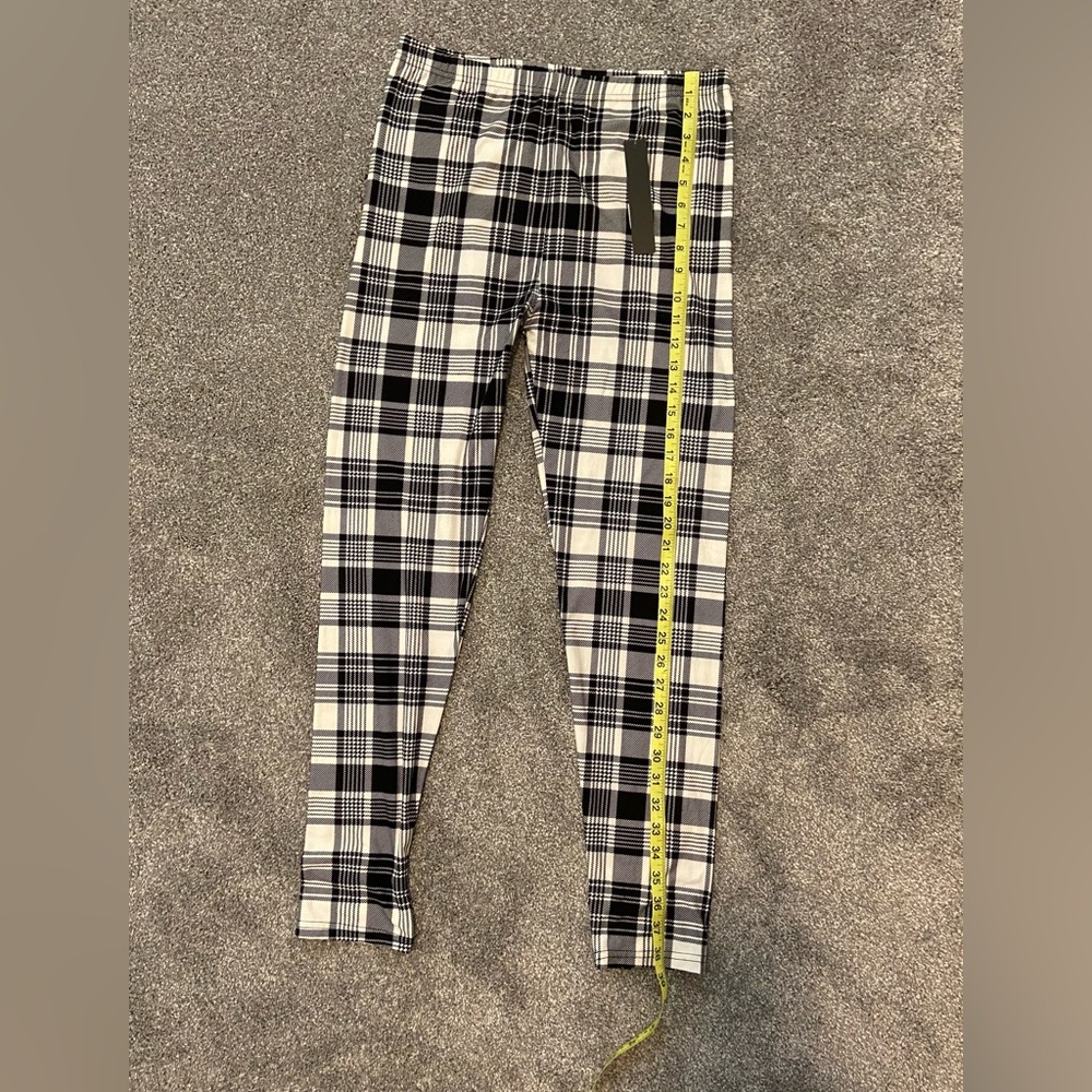 Woman’s Checked Leggings - Picture 2 of 5